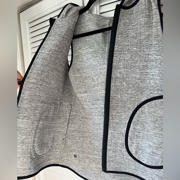 Lululemon Reversible Grey Black Hooded Vest Running Athleisure - Picture 3 of 4